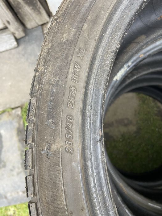Anvelope Iarna 235/40R19