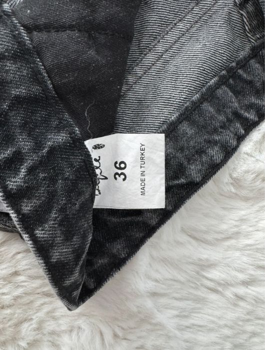 Pantaloni scurți blugi – noi cu etichetă