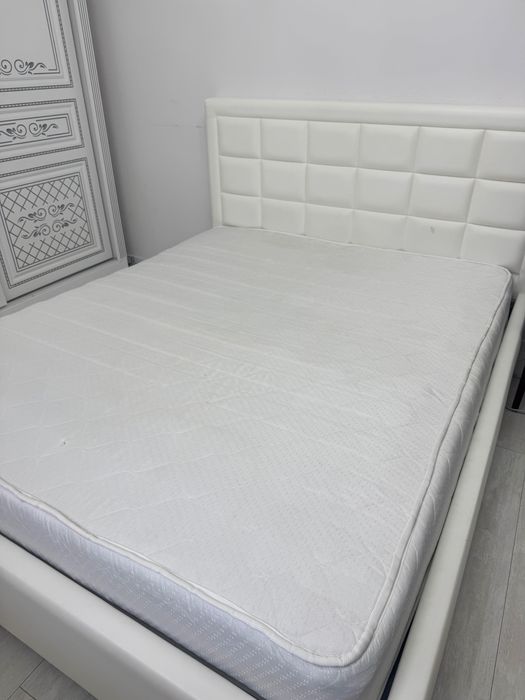 Кровать двуспальная