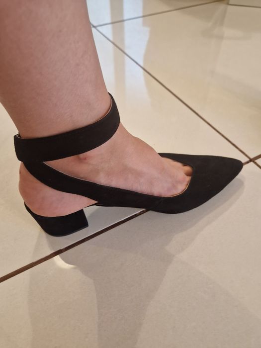 Vând pantofi femei.