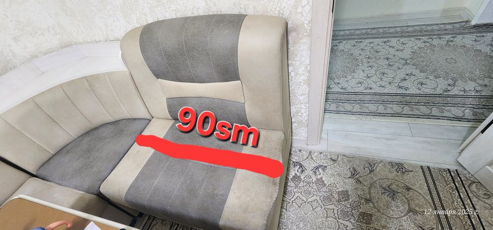 Kuxnya Divan sotiladi