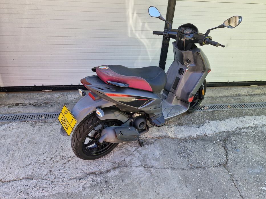 Scuter Aprilia SR Motard 49 cmc