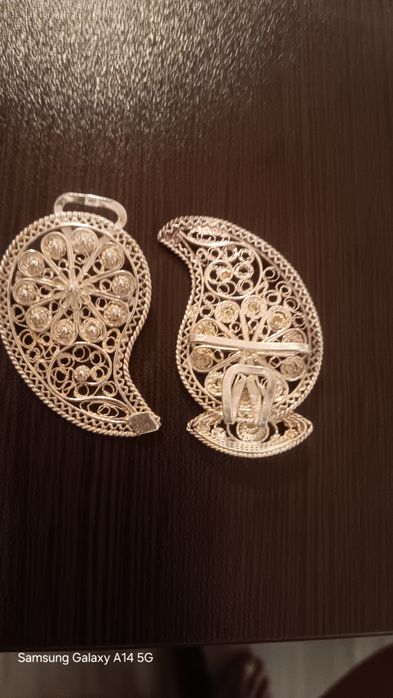 Сребарна стара ръчна брошка