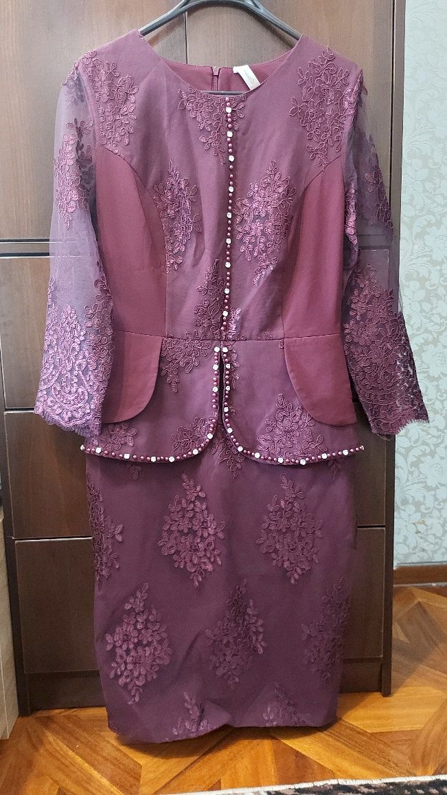 Вечернее платье в фиолетовом цвете