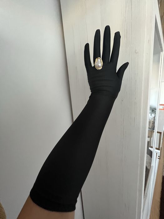 Manusi lungi potrivite pentru tinutele de gala