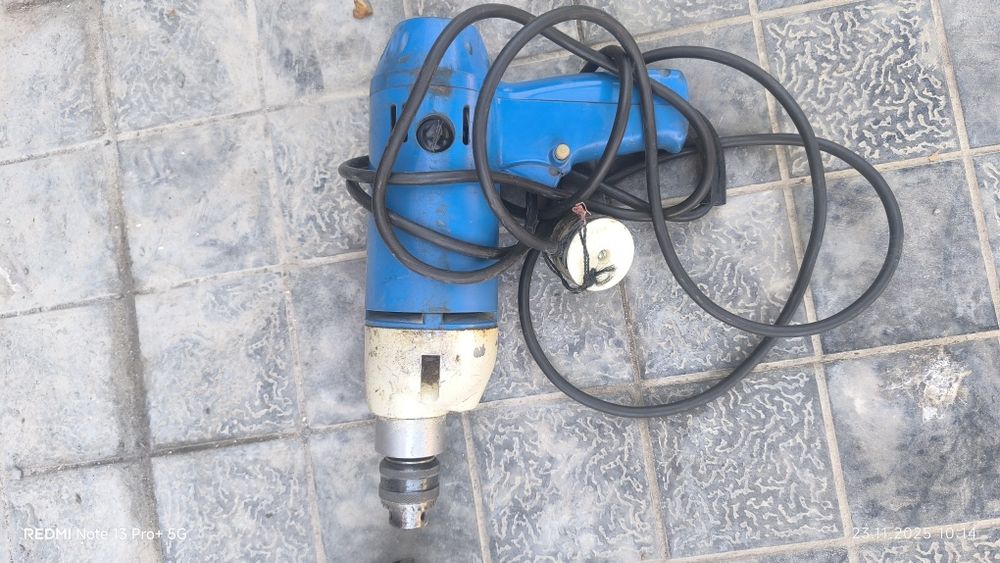 Электрическая дрель