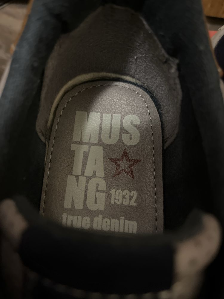 Мъжки обувки mustang