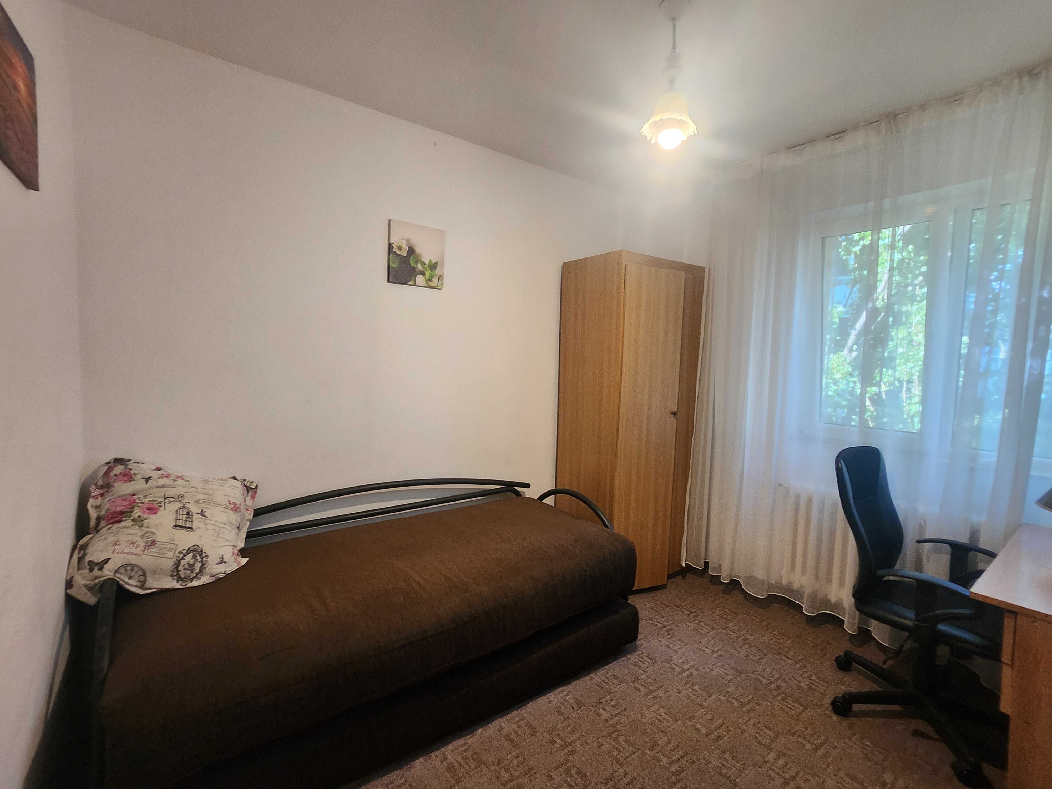 persoana fizica inchiriez  apt. 2 camere,, decomandate, P.Ros-N.Iorga