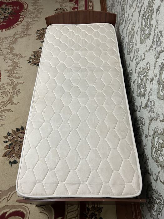 Кровать сатилады