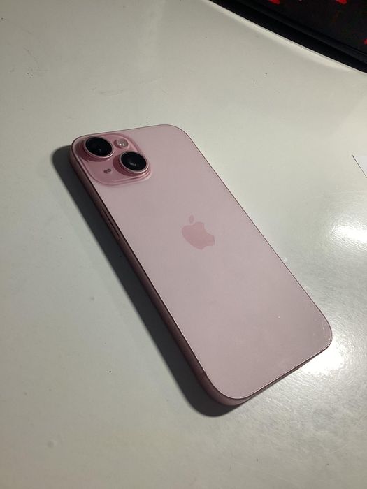 Vând iPhone 15 cumpărat de nou