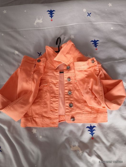 Geaca de blugi dama portocalie.