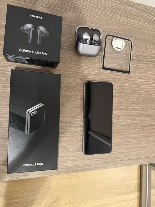 Samsung Galaxy FLIP 6, 12GB RAM, 256 GB + Galaxy Buds 3 PRO