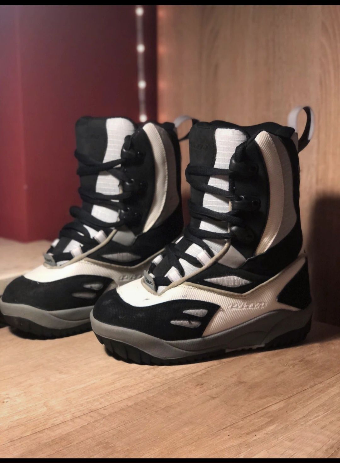 Boots snowboard .