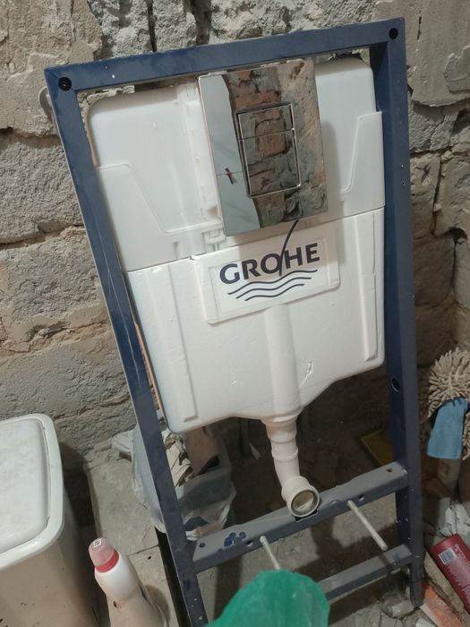 Инсталяция grohe, унитаз и кнопка