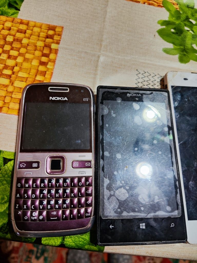 Стари телефони за части