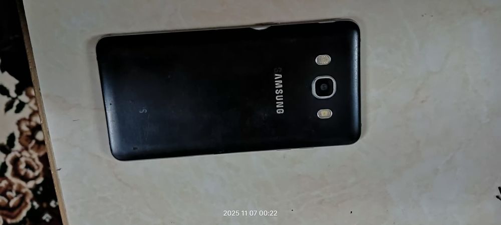 SAMSUNG Galaxy J5 sotiladi