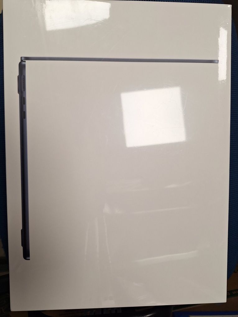 MacBook Air 13 инча Apple M2 чип, нов, неразпечтван!