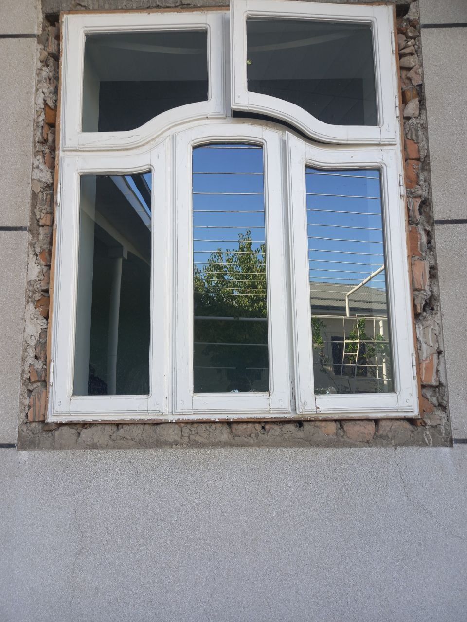 Eshik va derazalar sotiladi