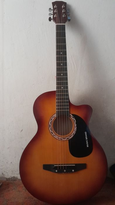 Akustic yangi gitara