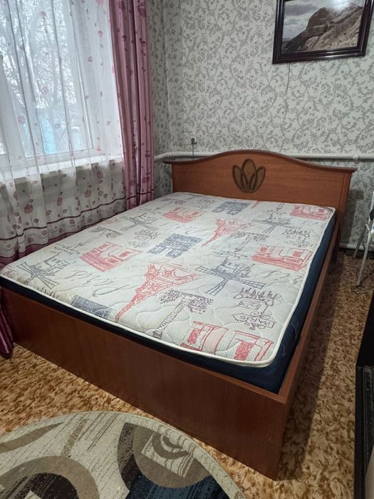 Продаю кровать с матрасом
