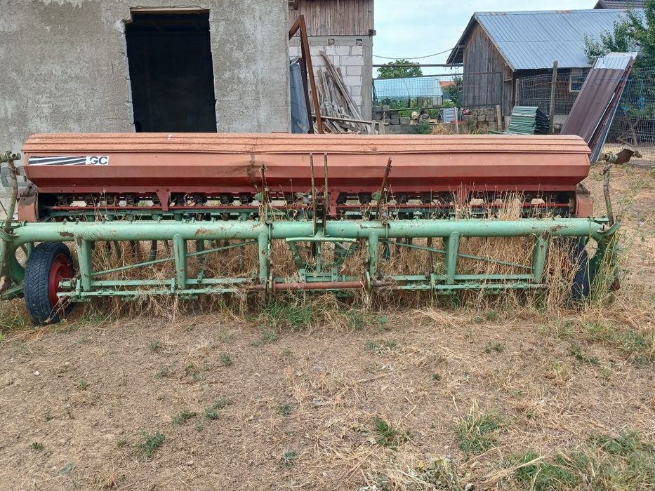 Tractor u650 cu utilaje