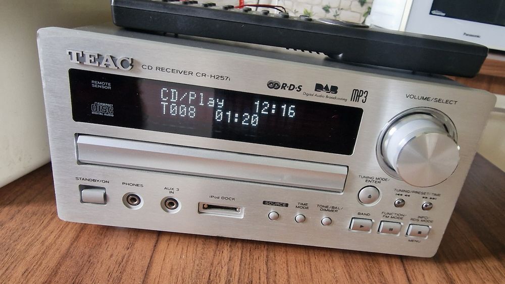 Teac model CR H257i,perfect functional,cu telecomanda