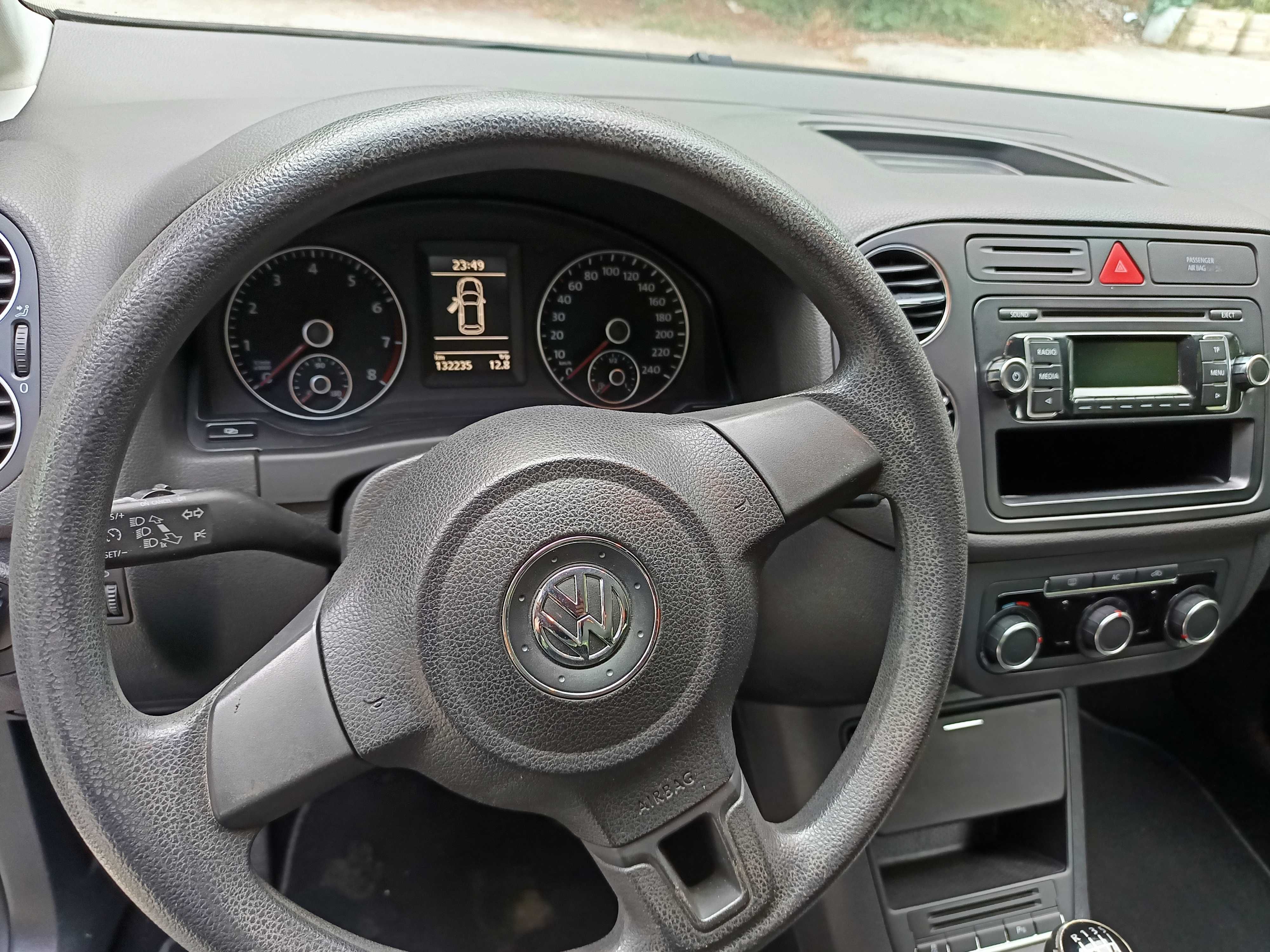 Лек автомобил Volkswagen Golf +