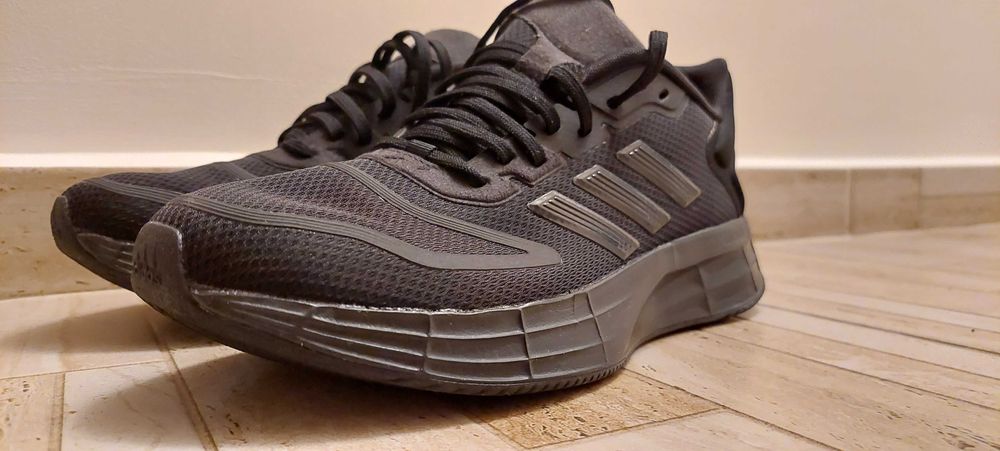 Adidasi ADIDAS de dama (Purtati o singura data)