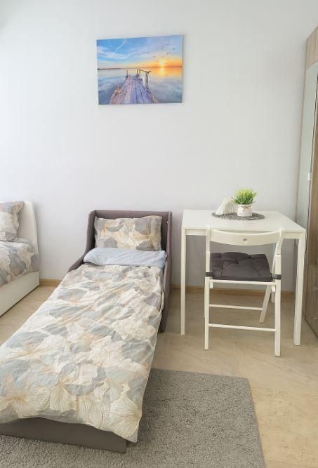 Дава се под наем Едностаен апартамент в Варна, Център - 30 кв.м за 348.84 € - Снимка #2