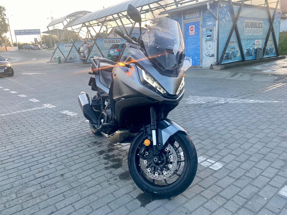 Honda     NT1100