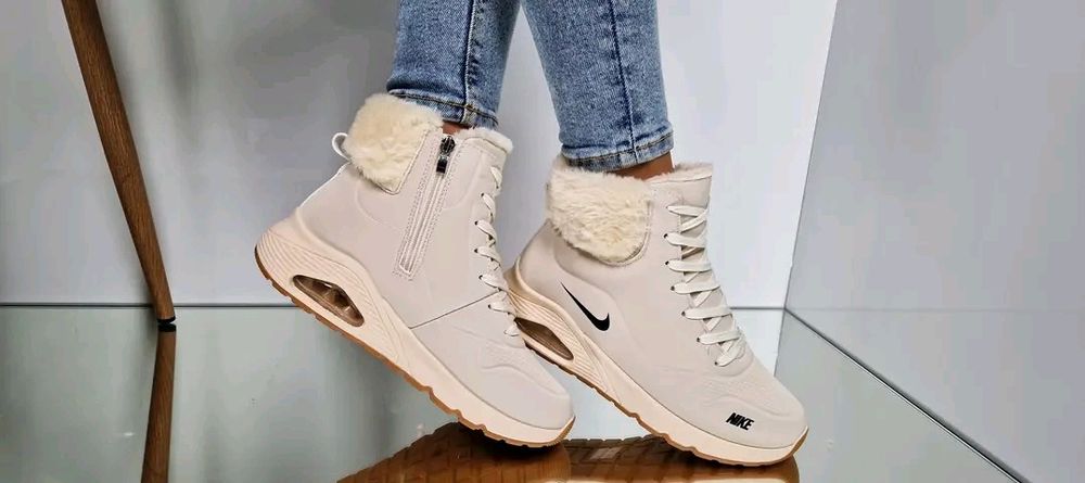 Nike бежови дамски боти (36-41)