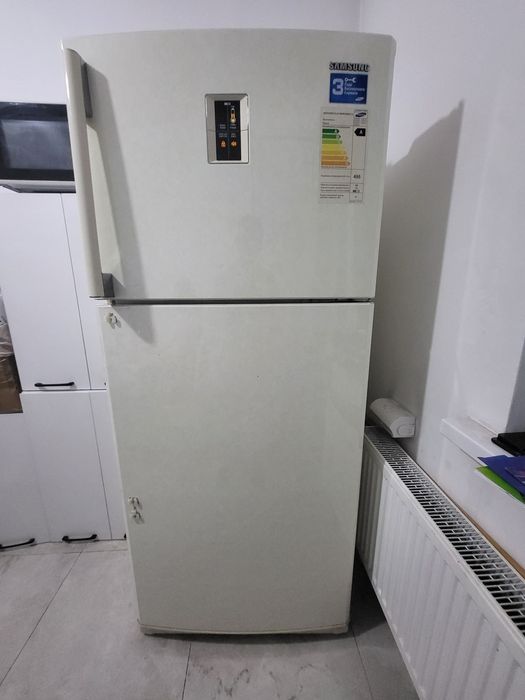 Холодильник продаётся
