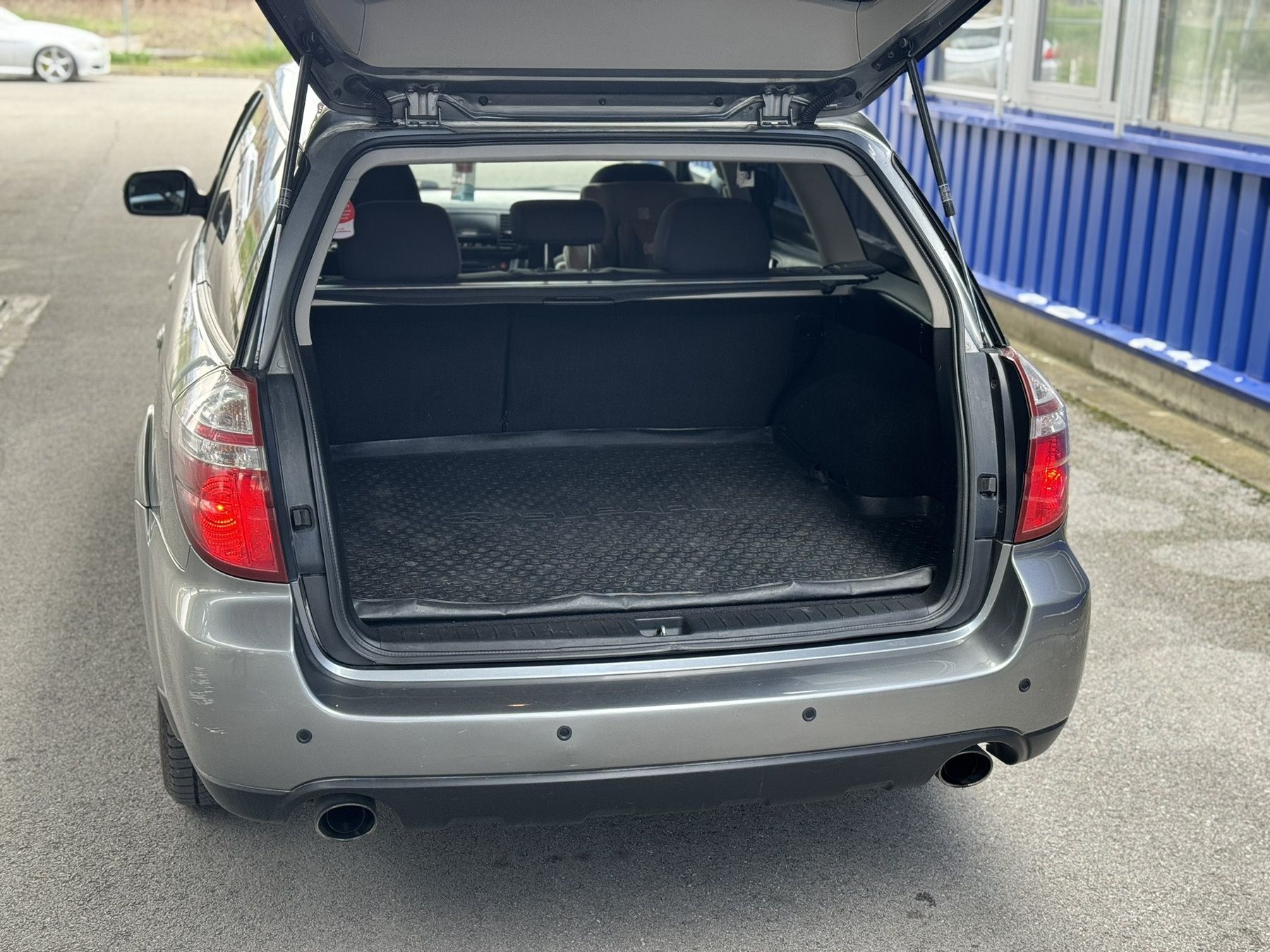 Subaru outback 2.5 l ЗАВОДСКА Газ.