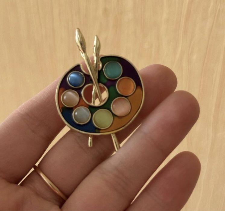 Брошь художественная