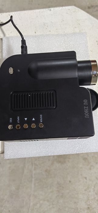 VideoProiector cu suport proiectie