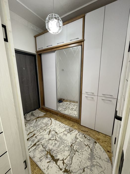 Уй сотилади евро ремонт килинган мебели хамма нарсаси билан сотилади