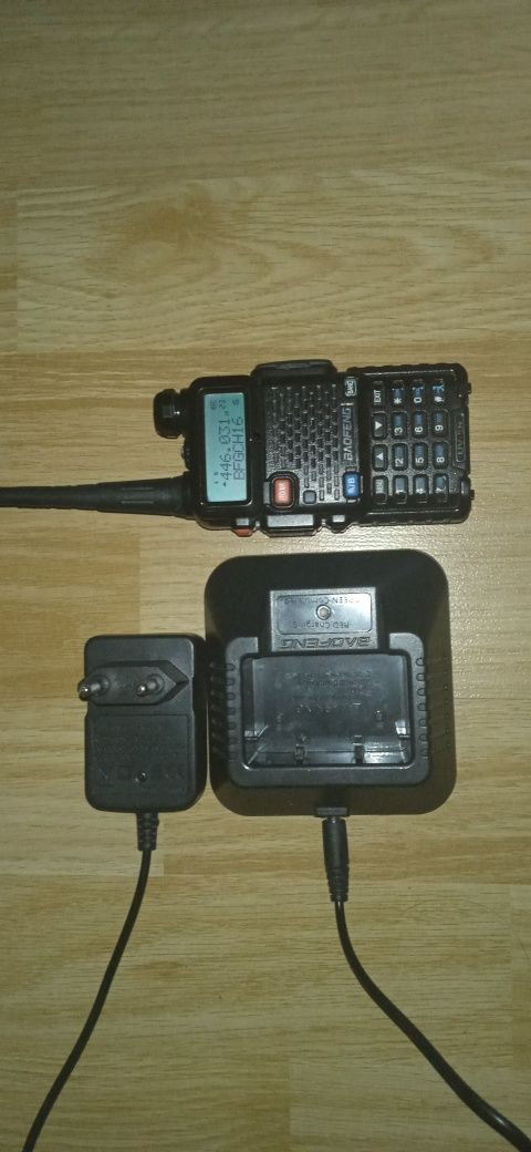 Statie walkie talkie uv-5r 5w programat