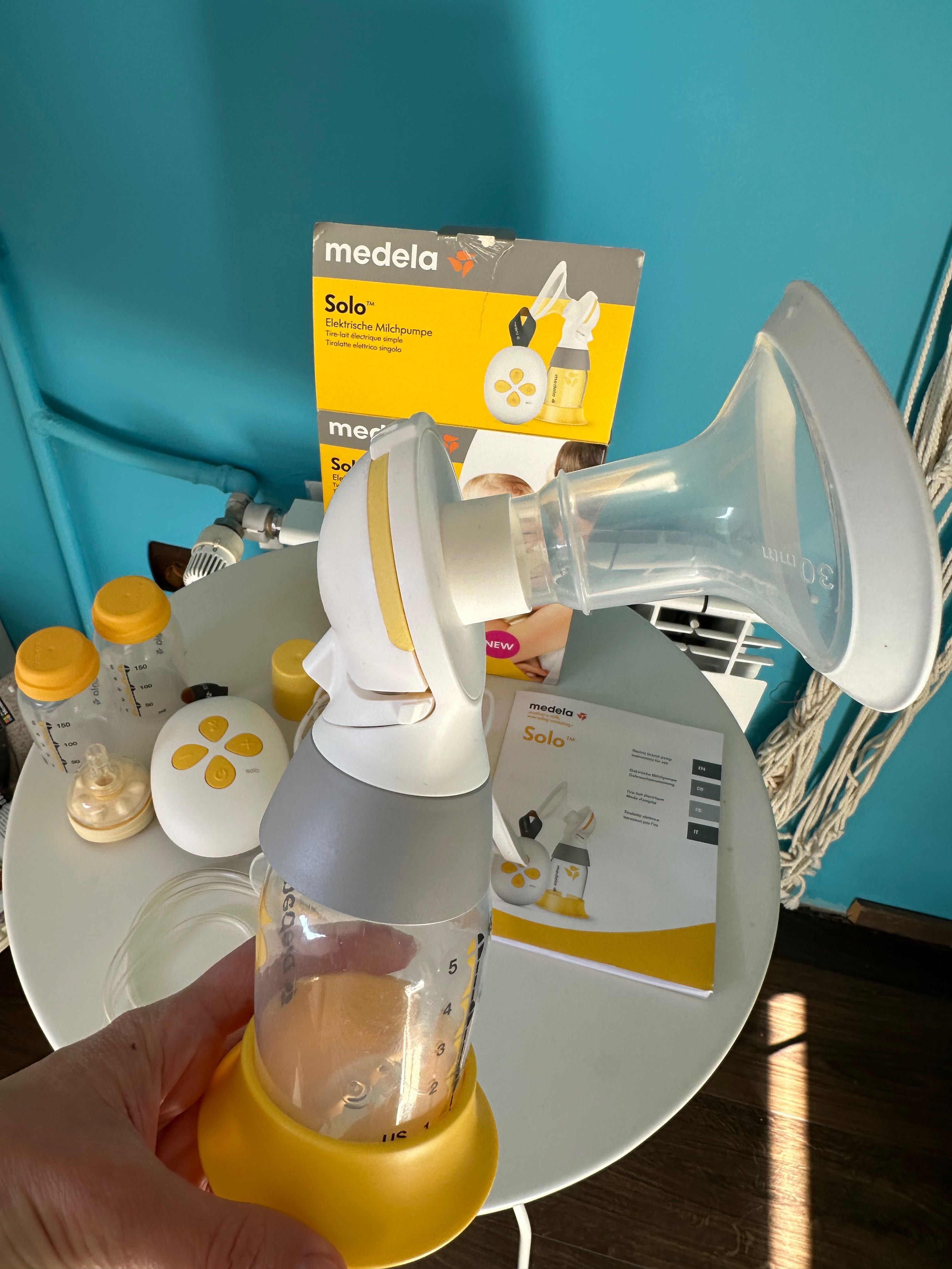 Помпа за кърма Medela+ подарък шише Medela Calma