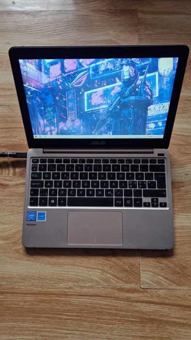 Vand Netbook Asus GOLD Quad X5/2GB/32GB/Intel HD/WiFi/BT/W10 la 100lei
