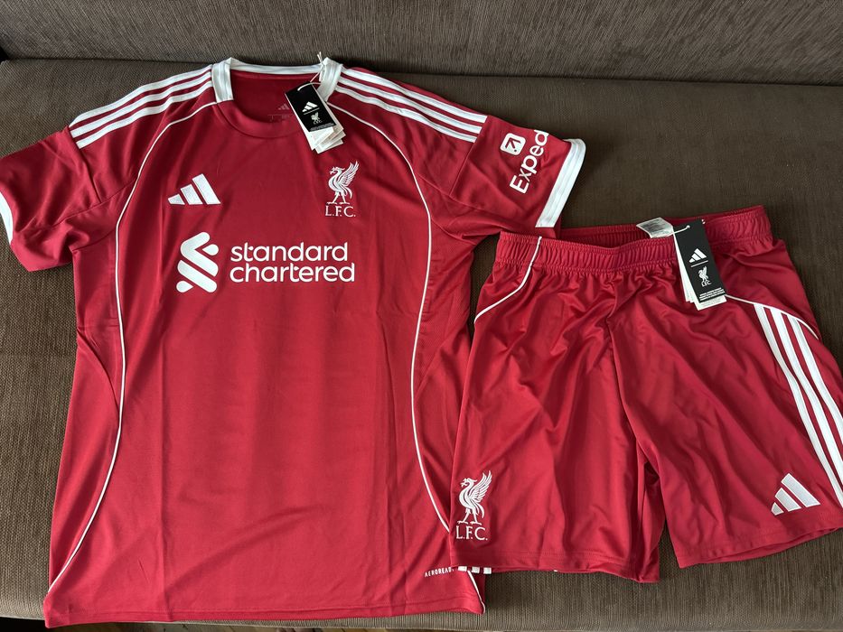 Echipament Adidas Liverpool FC LFC nou original sezon 25/26 mărimea L