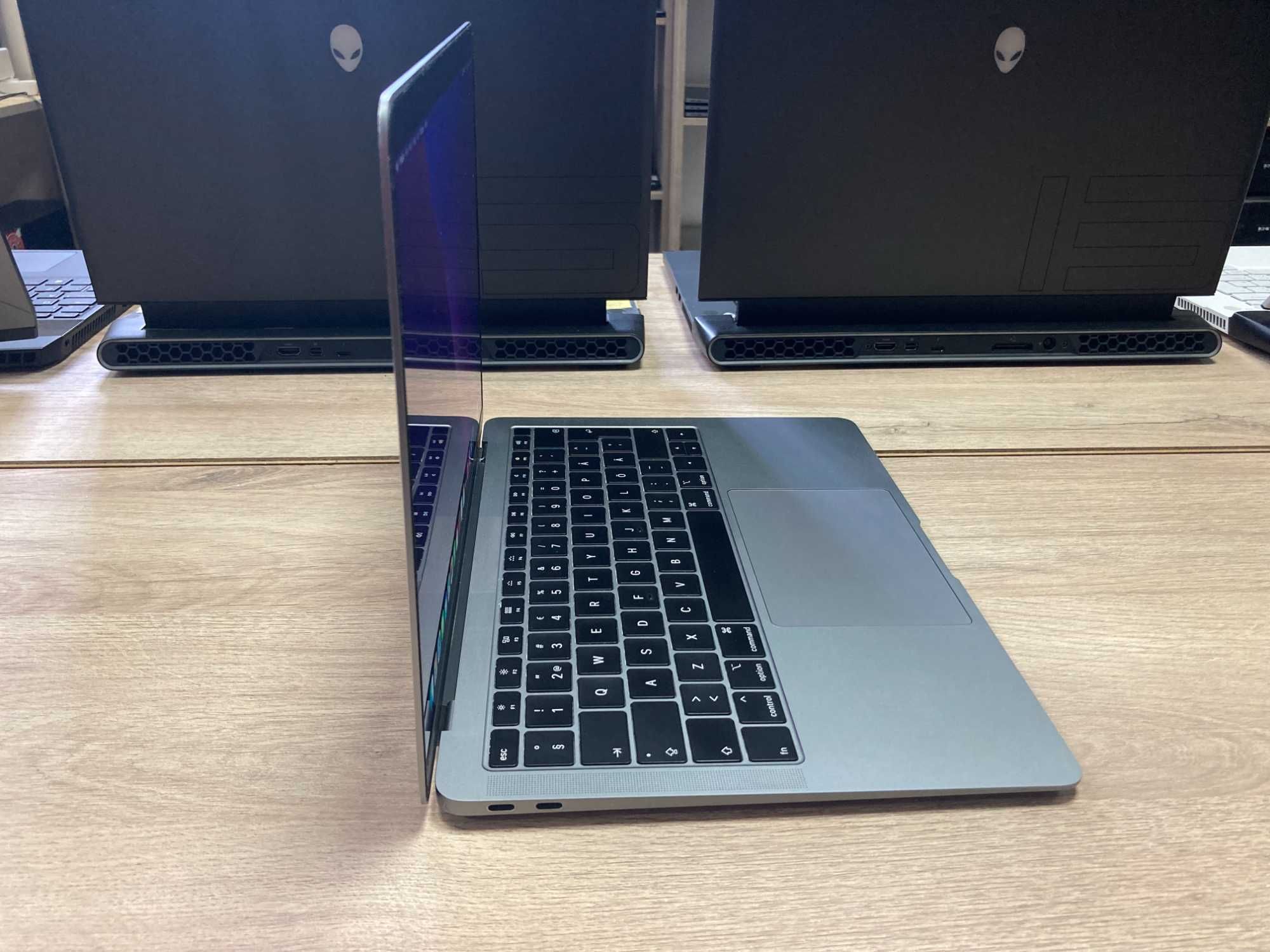 Лаптоп Apple Macbook AIR 13 2019 I5 16GB 256GB SSD с гаранция A1932