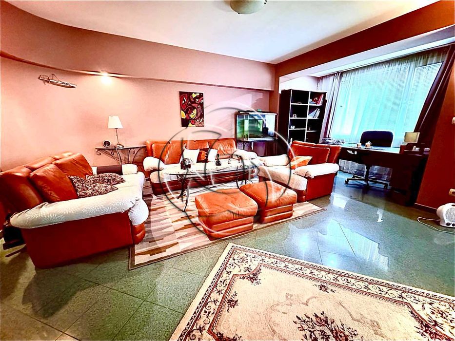 Дава се под наем Четиристаен апартамент в София, Гоце Делчев - 200 кв.м за 1200 € - Снимка #1