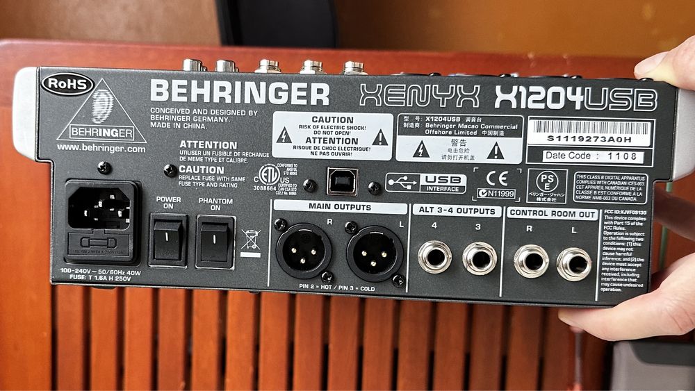 Аналоговый микшерный пульт Behringer XENYX X1204USB