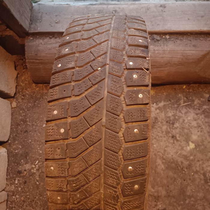 Продам комплект зимних шин