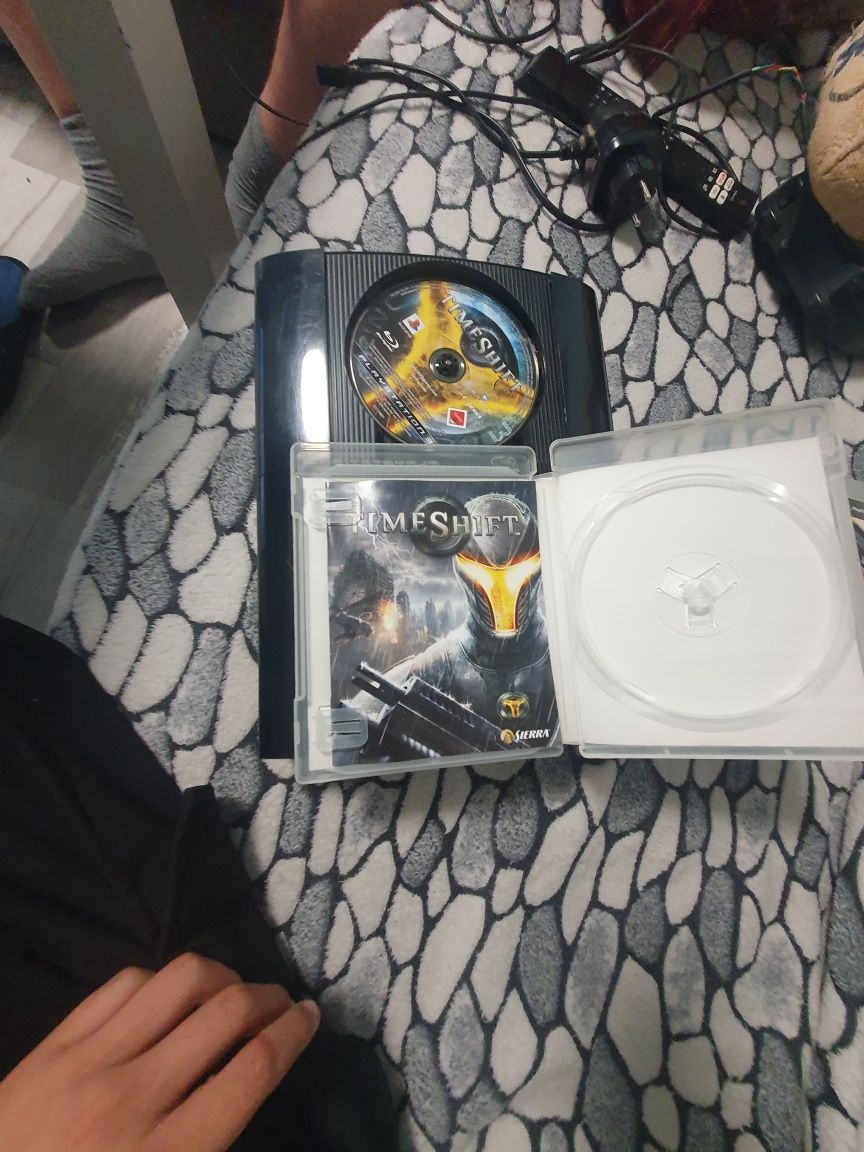 продавам PS3 модел CECH-4203C