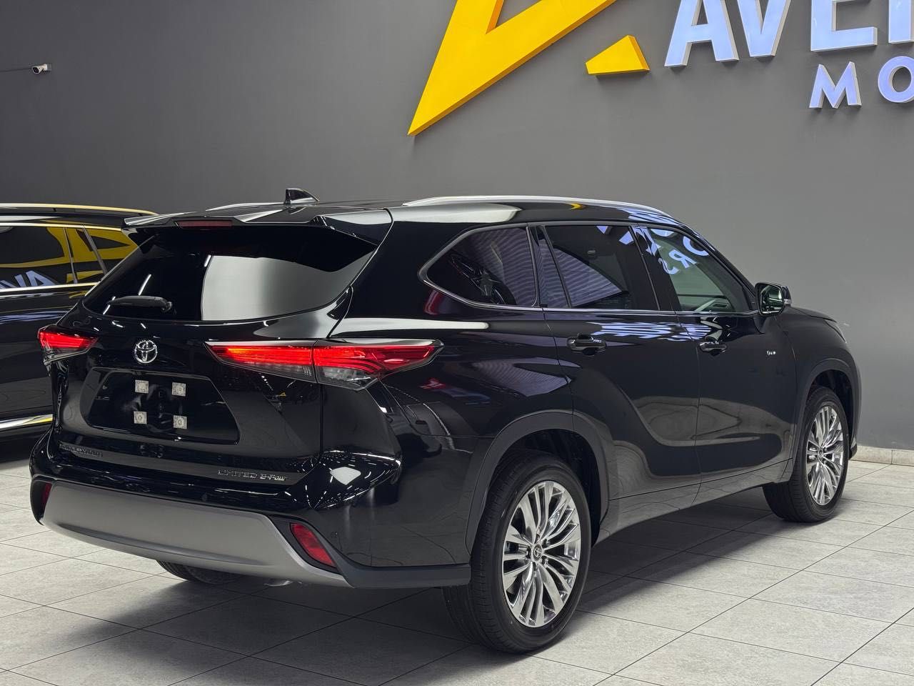 Продается новый Toyota Highlander