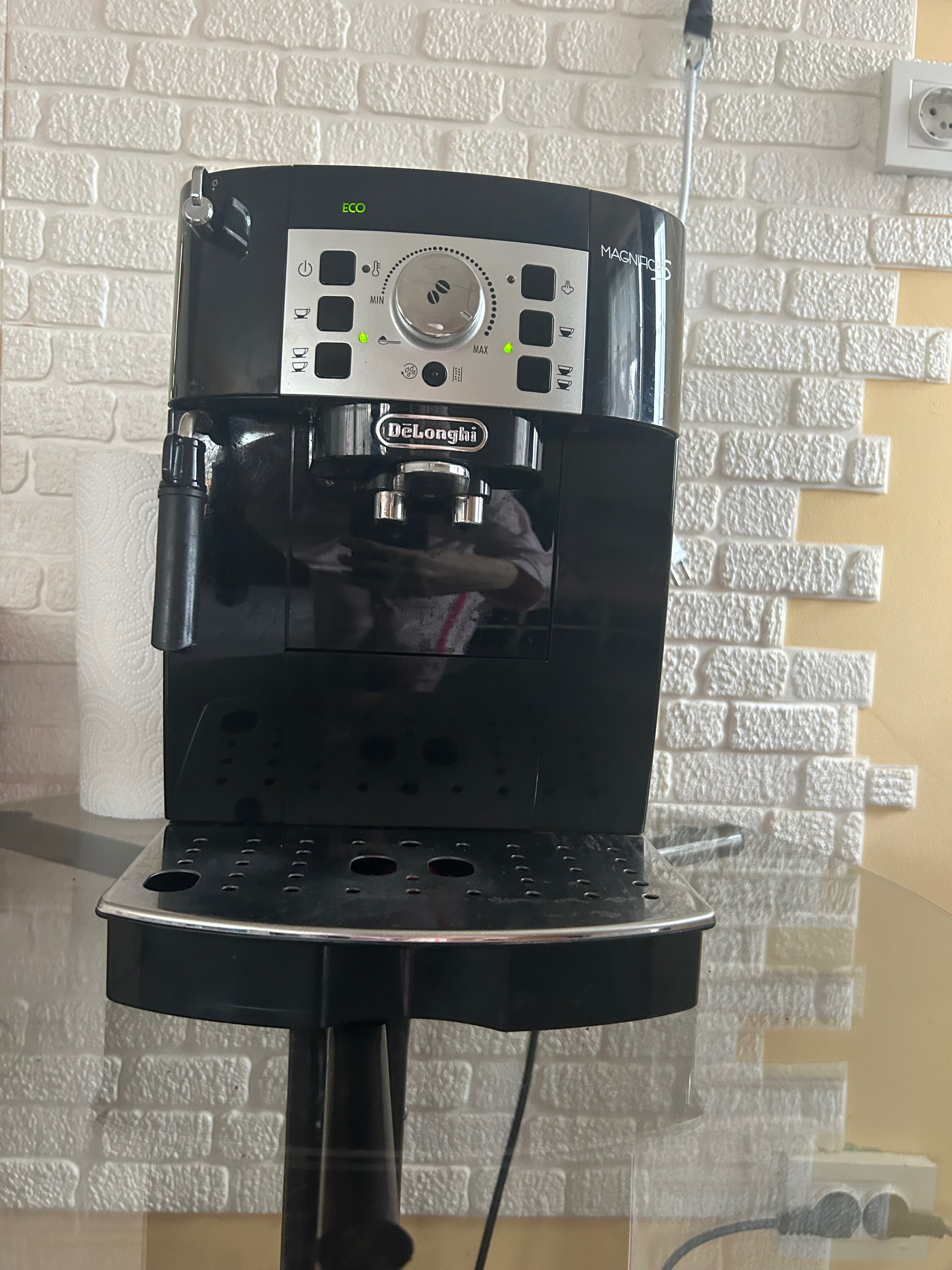 Кафемашина Delonghi Magnifica S ECAM22.112.B