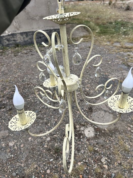 Продам две люстры в отличном состоянии