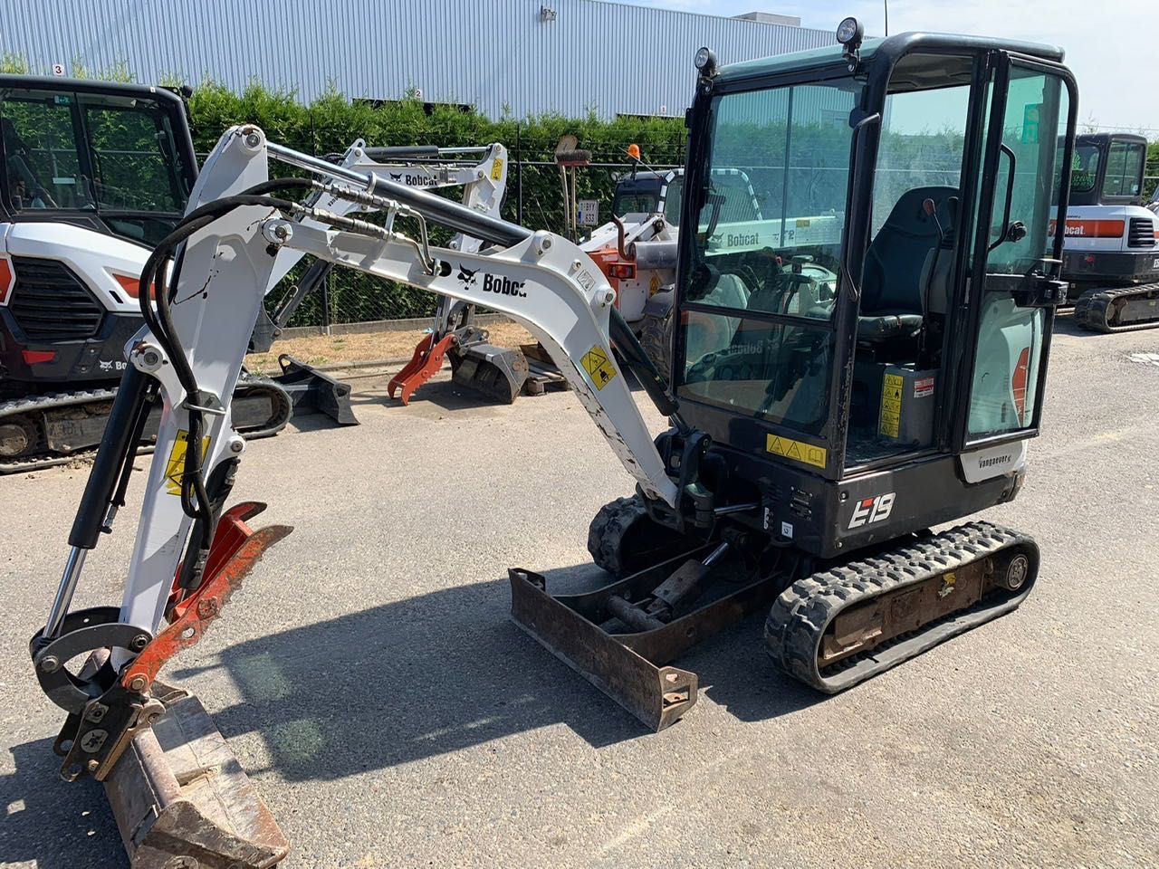 Închiriez Mini Escavator bobcat 2T+ remorcă basulabila