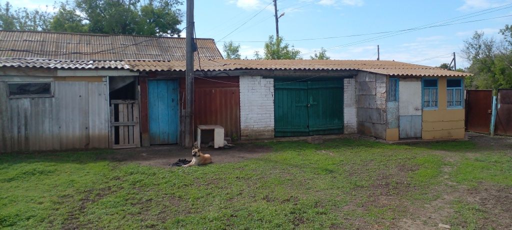 Тез арада Үй сатылады.